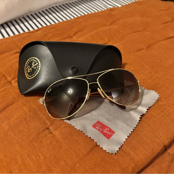Ray-Ban Accessories - Ray-Ban Classic Gold Aviator Sunglasses